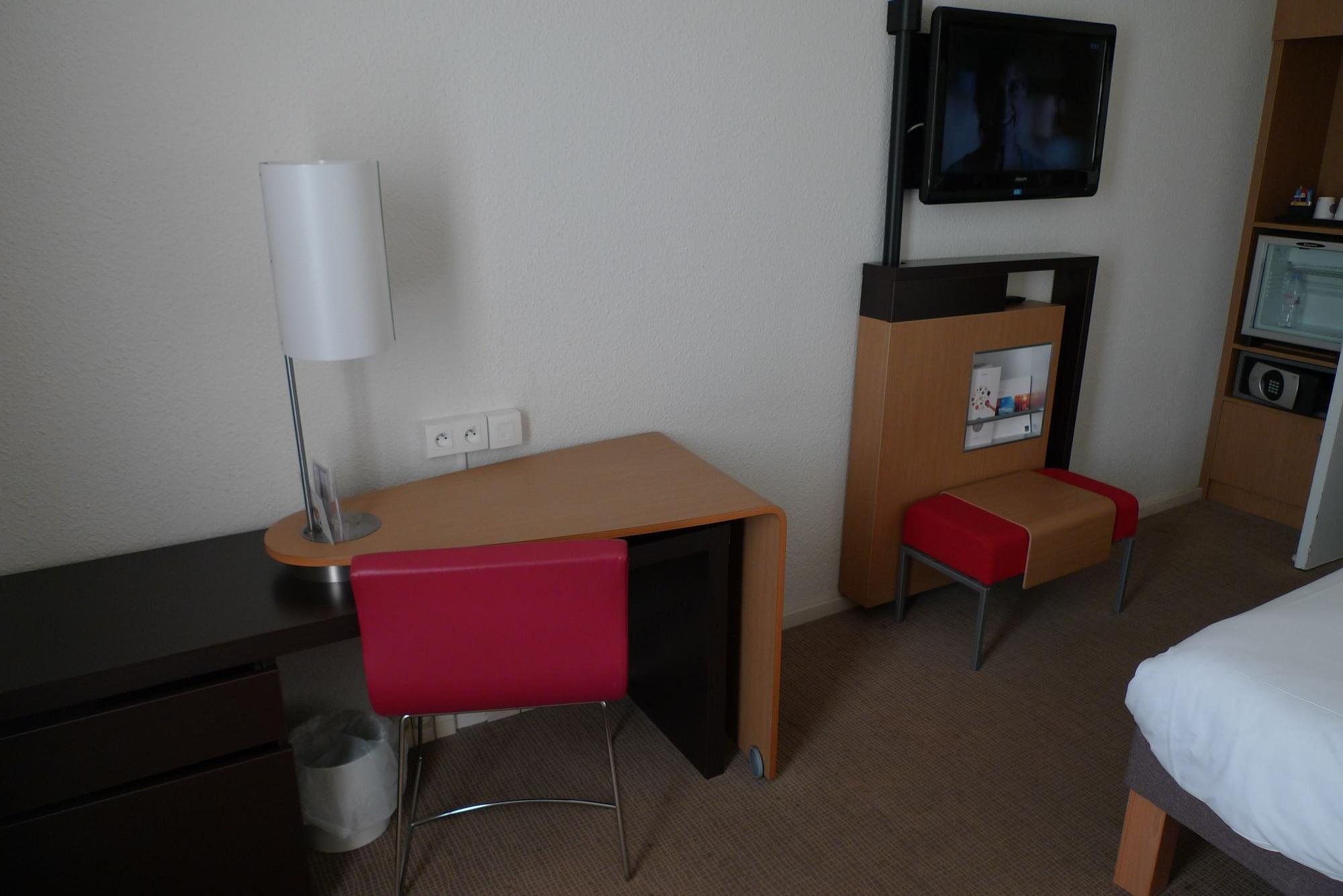 Hotel Novotel Sud A9/a61 4*